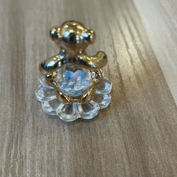 Swarovski bear with gold head and limbs. With flowers. - Picture 2 of 4